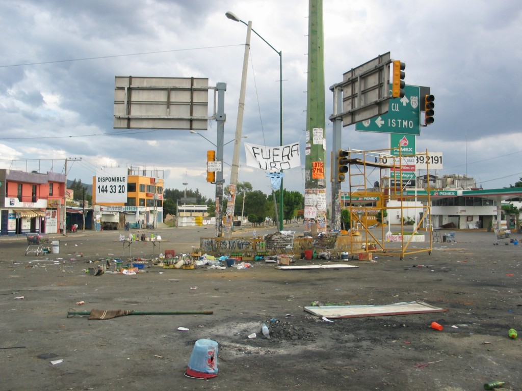 This intersection was the site of the last major confrontation between police and students/APPO last Friday (Nov. 2).