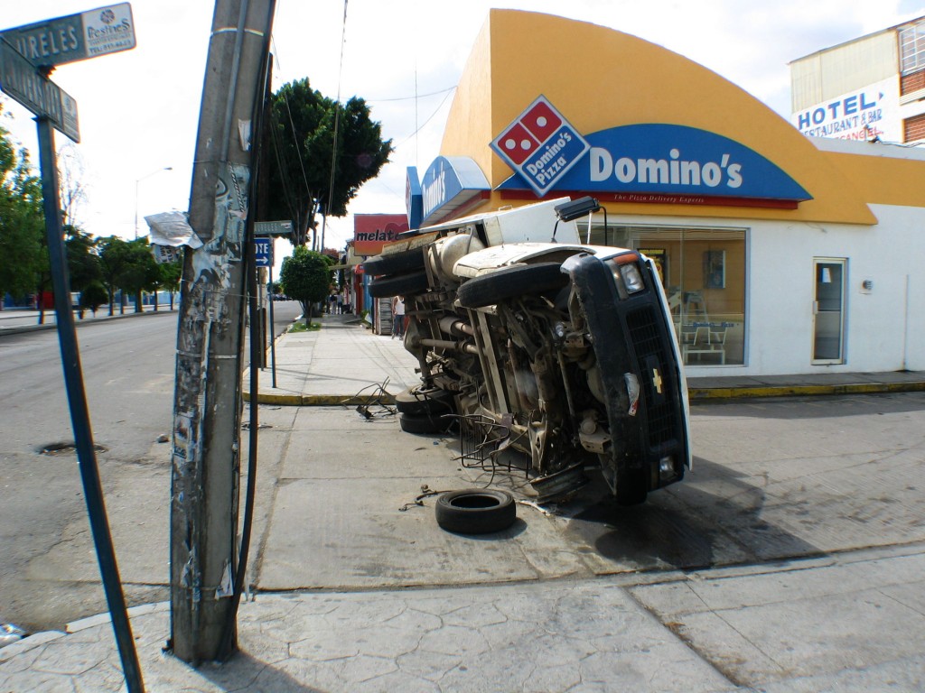 A pizza store at the Barricada de los Muertos